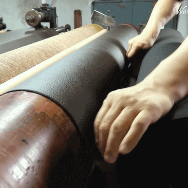 Industrial looms weaving organic cotton canvas fabric in natural and dyed colors