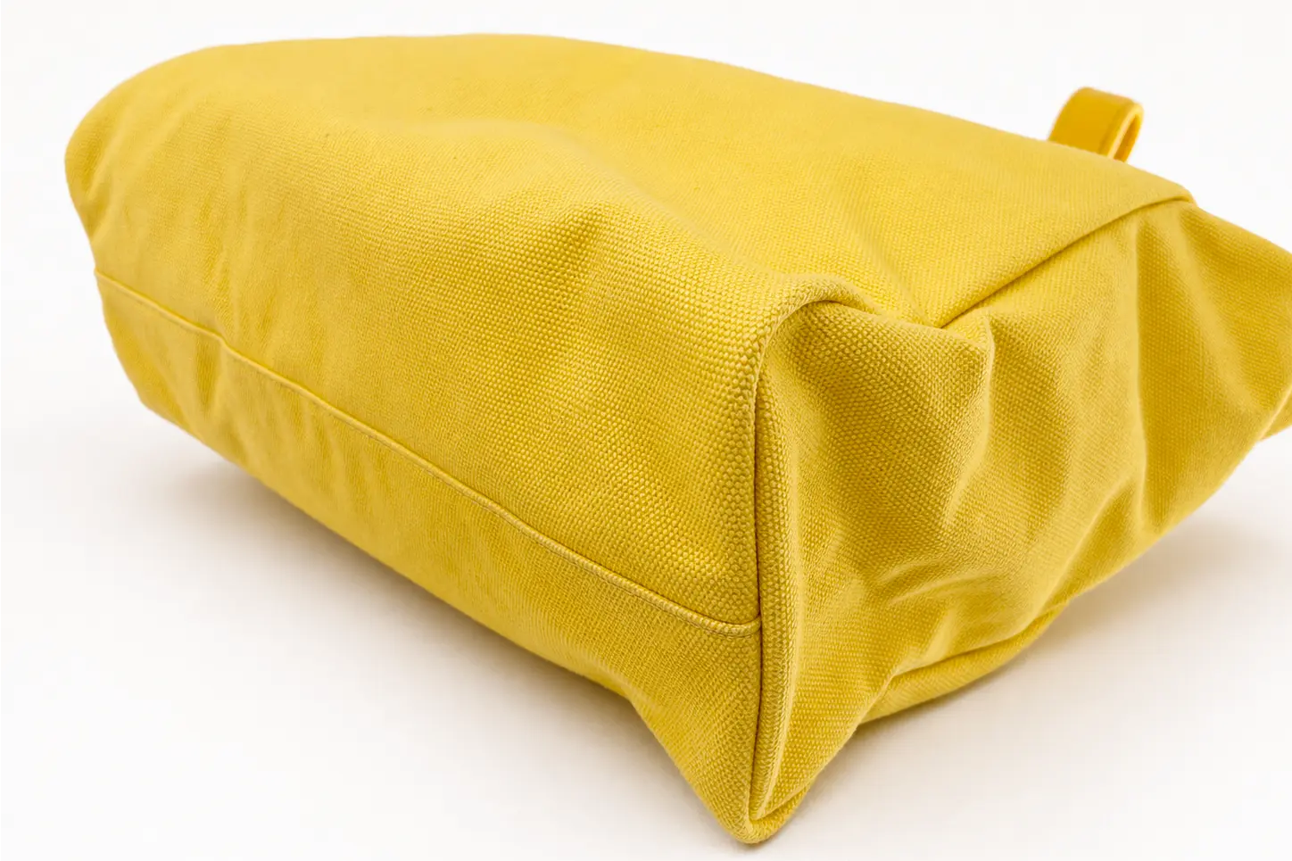 Canvas gusset material close-up for large tote capacity review