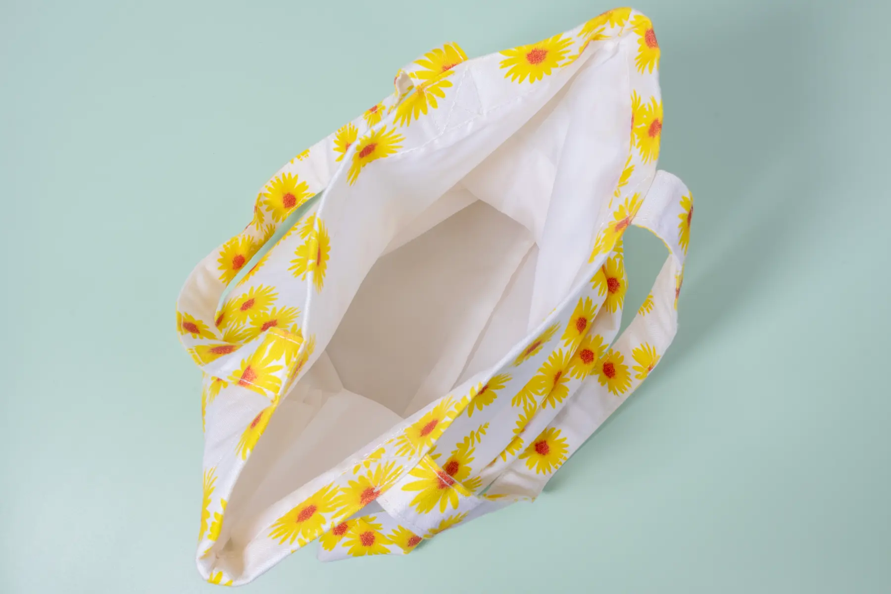 Lightweight open tote review for brand projects