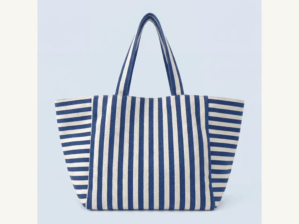 Custom logo tote placement review before sampling