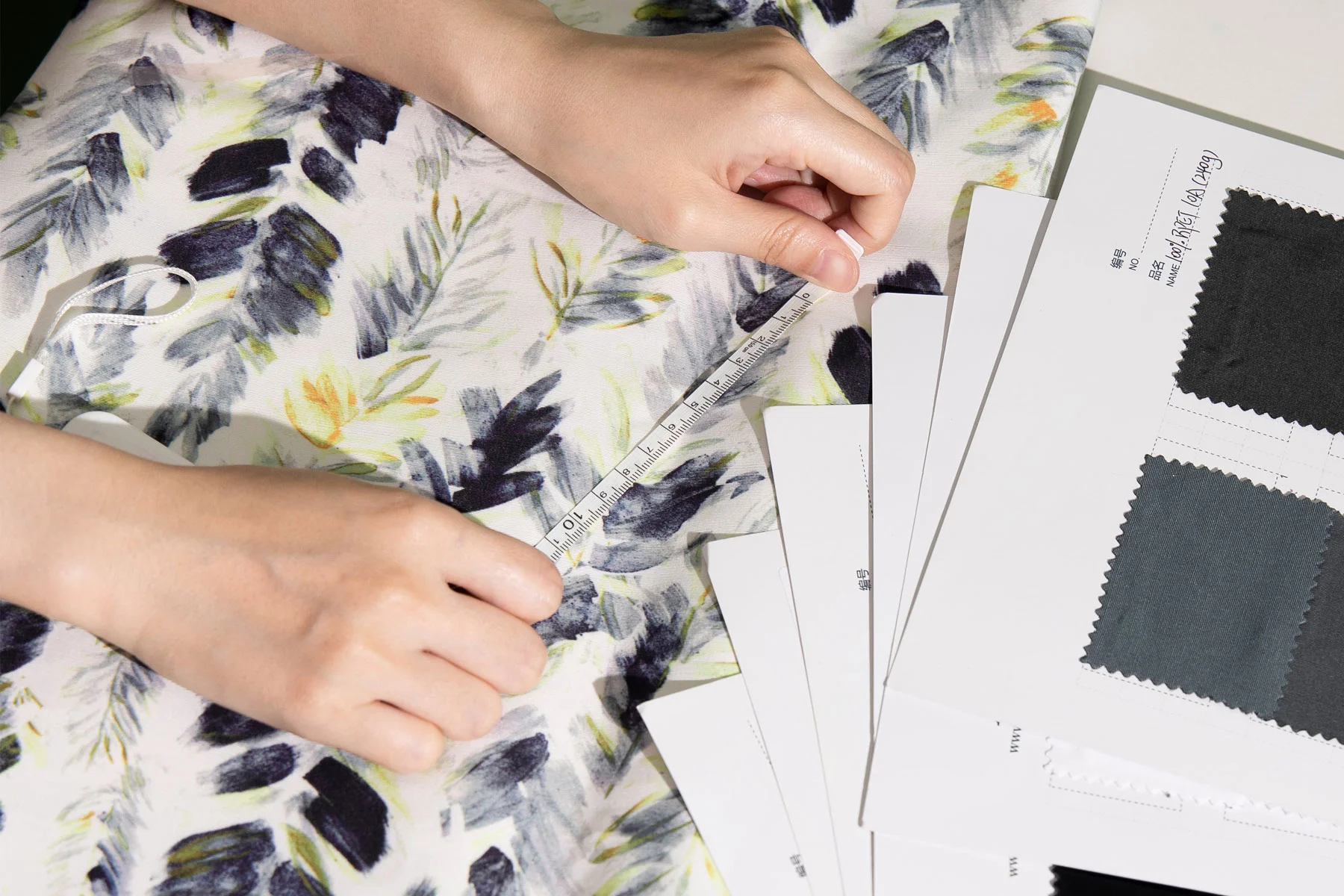 Sample approval cost control for custom tote bag production